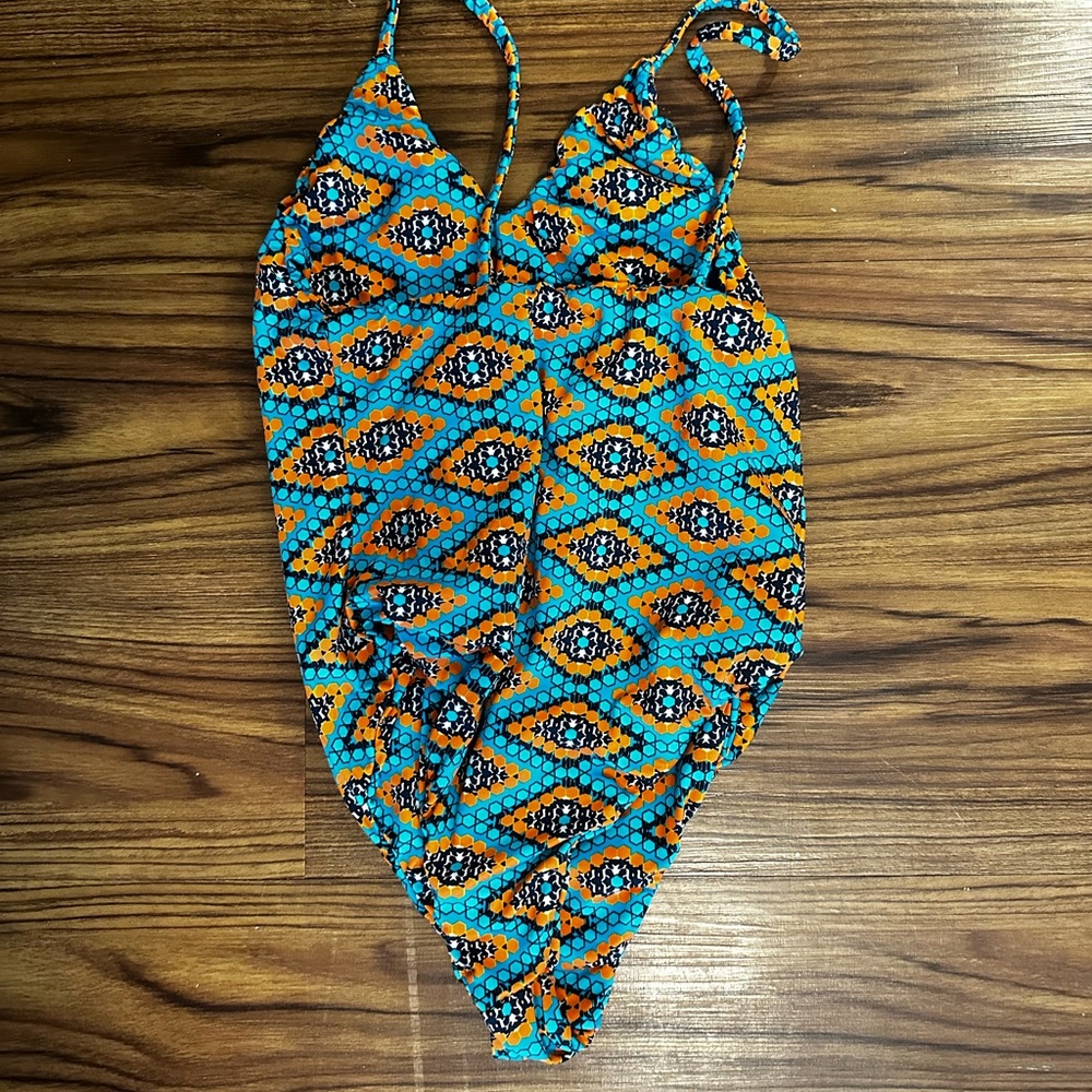 Cassandra Rull one piece. - Picture 3 of 4